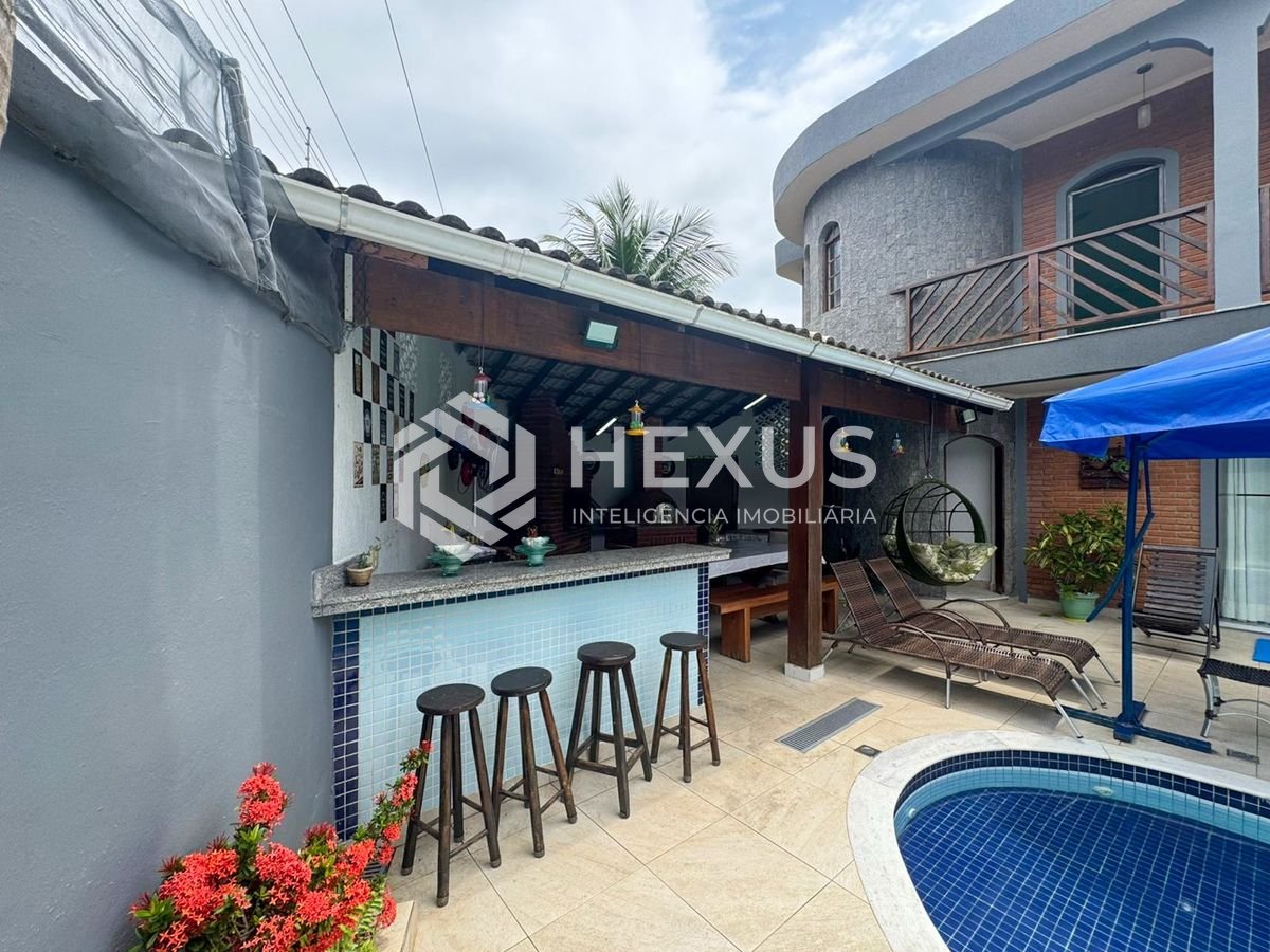 Foto 3 de Casa com piscina e churrasqueira no Jardim Albamar, Guaruja