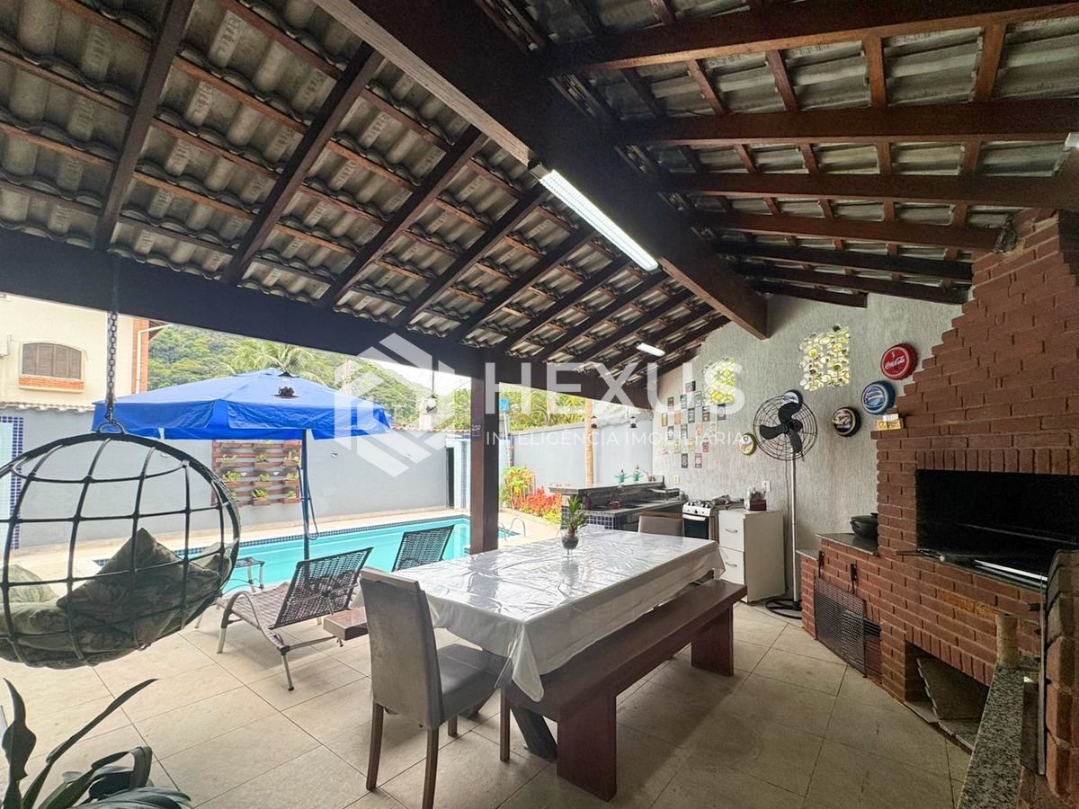 Foto 4 de Casa com piscina e churrasqueira no Jardim Albamar, Guaruja