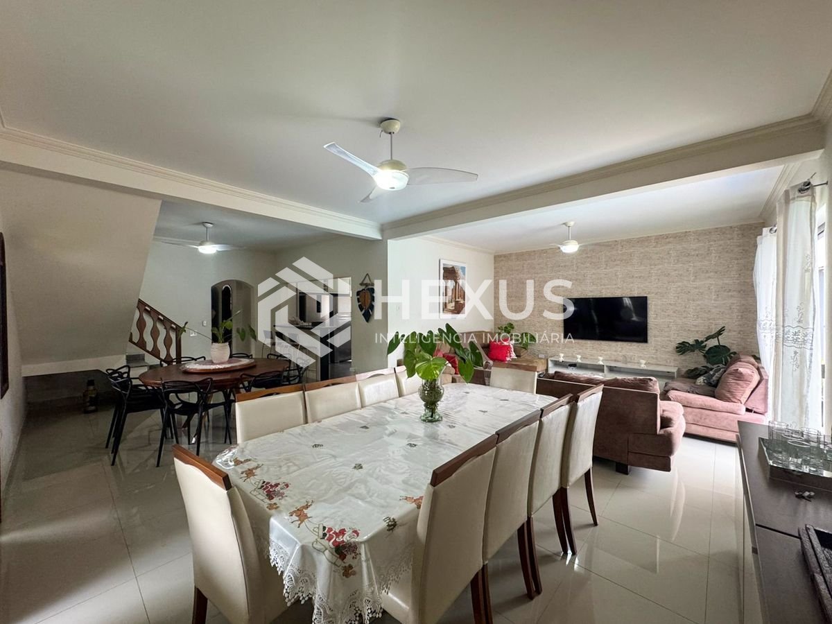 Foto 5 de Casa com piscina e churrasqueira no Jardim Albamar, Guaruja
