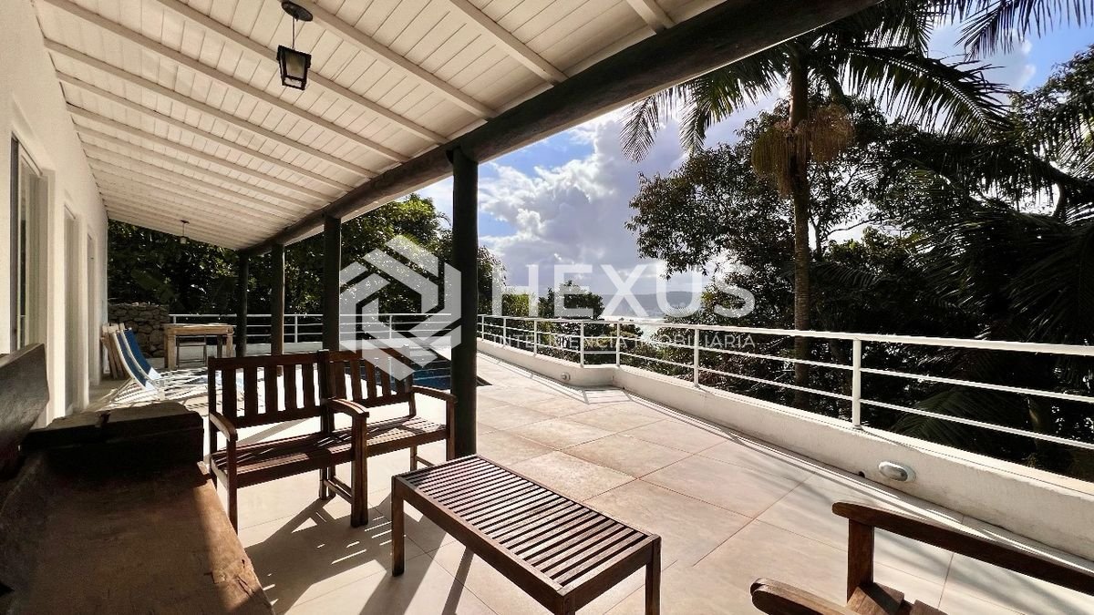 Foto 3 de Casa frente mar com piscina e área gourmet no Condomínio Península na Praia da Enseada, Guaruja