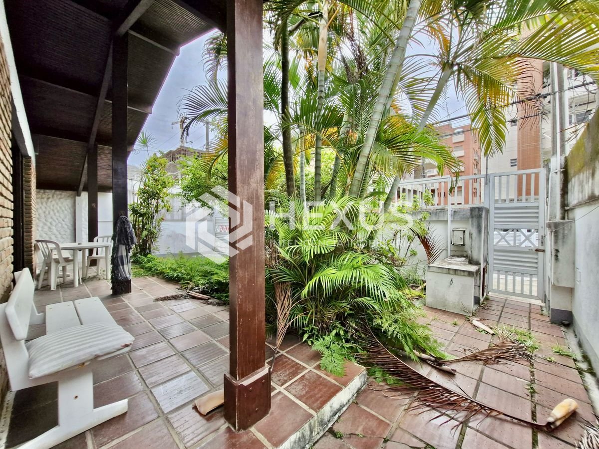 Foto 3 de OPORTUNIDADE - Casa de alto padrão na Praia do Tombo, Guaruja