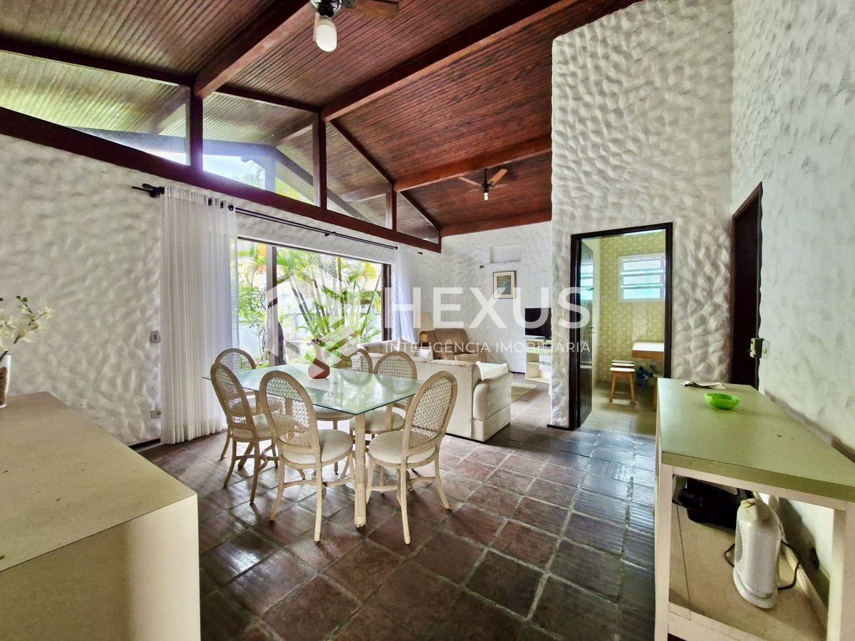 Foto 4 de OPORTUNIDADE - Casa de alto padrão na Praia do Tombo, Guaruja
