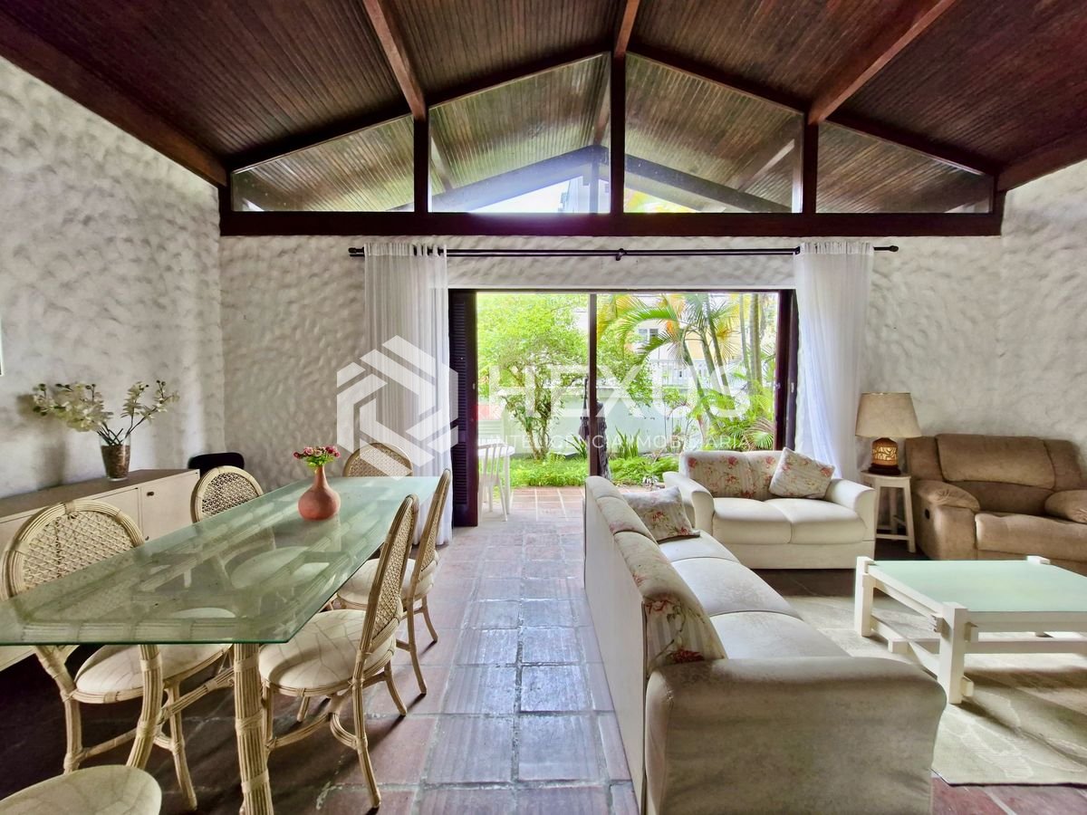 Foto 5 de OPORTUNIDADE - Casa de alto padrão na Praia do Tombo, Guaruja