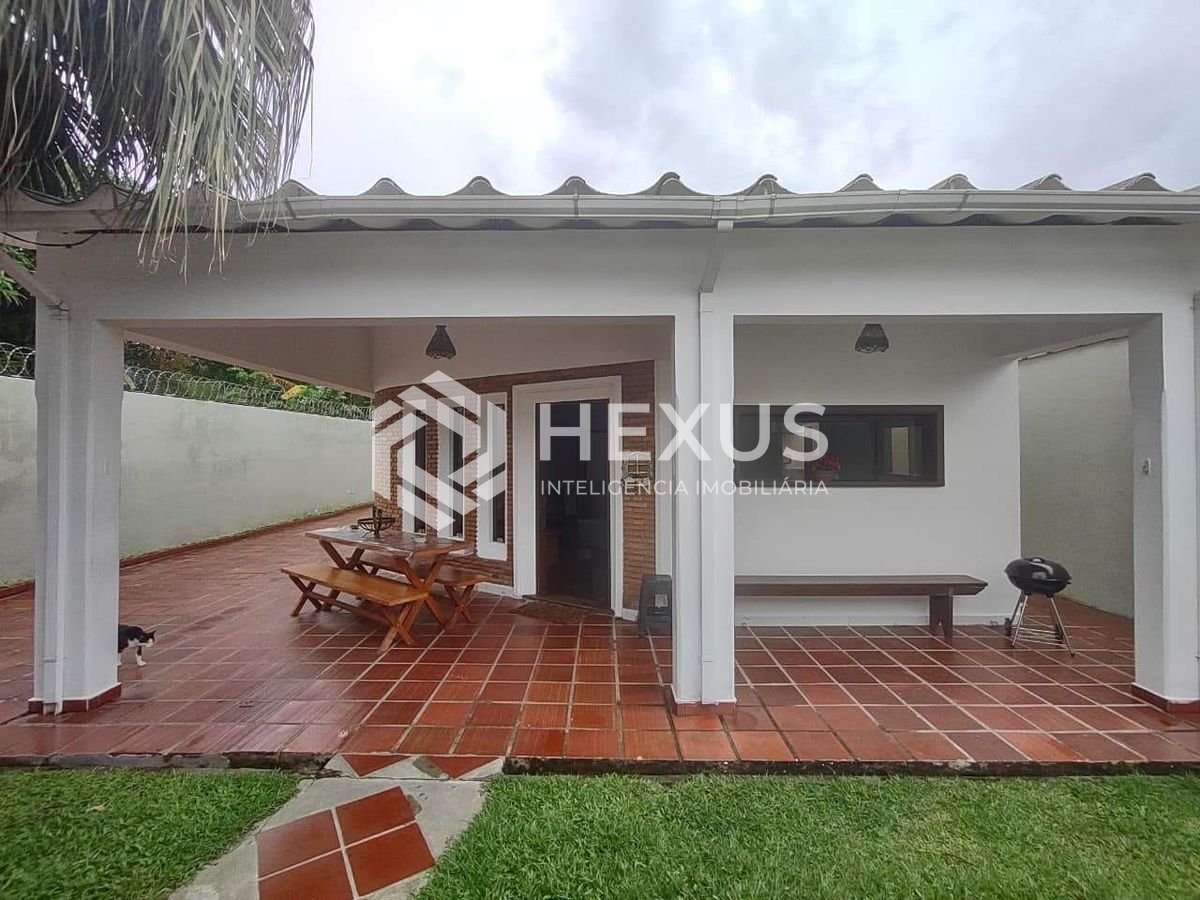 Casa na Enseada — foto 1