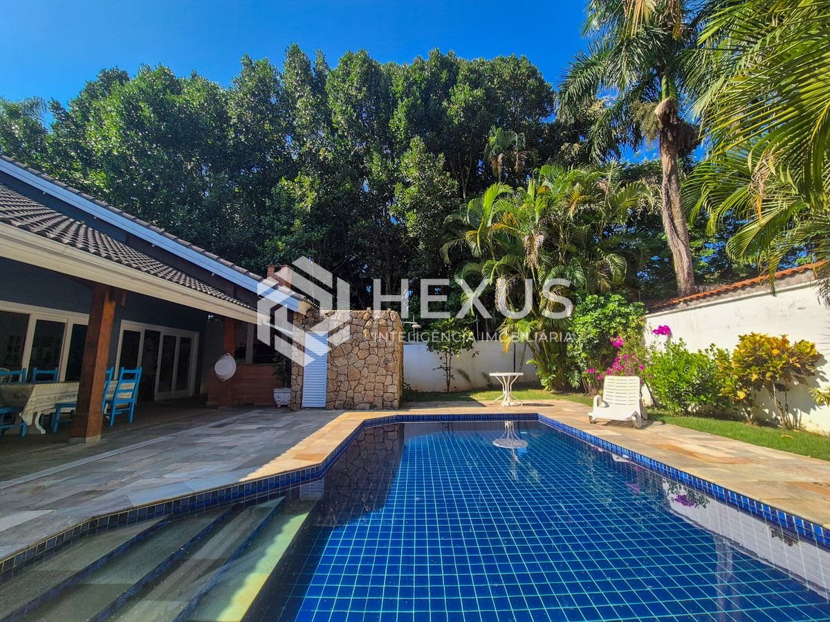 Foto 3 de Casa reformada com varanda e lazer em Jardim Pernambuco I, Guarujá