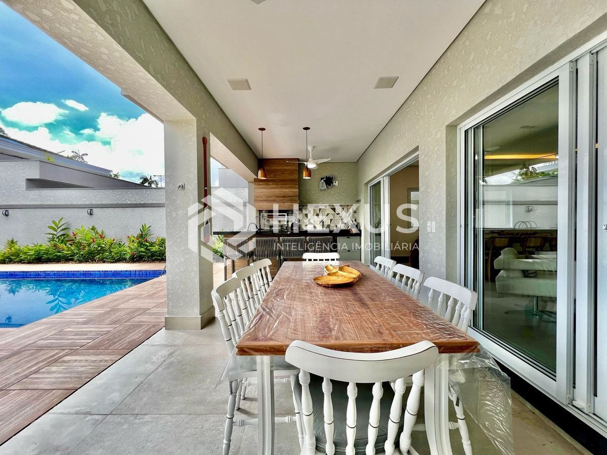 Foto 3 de Casa reformada de alto padrão com piscina e área gourmet no Jardim Acapulco, Guaruja