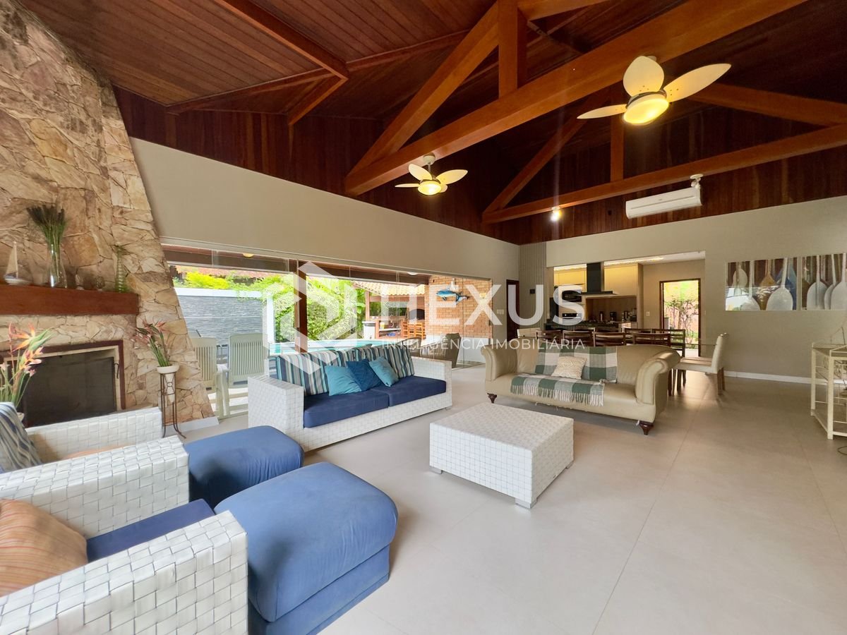 Foto 5 de Casa com piscina e área gourmet no Condomínio Granville na Praia da Enseada, Guaruja