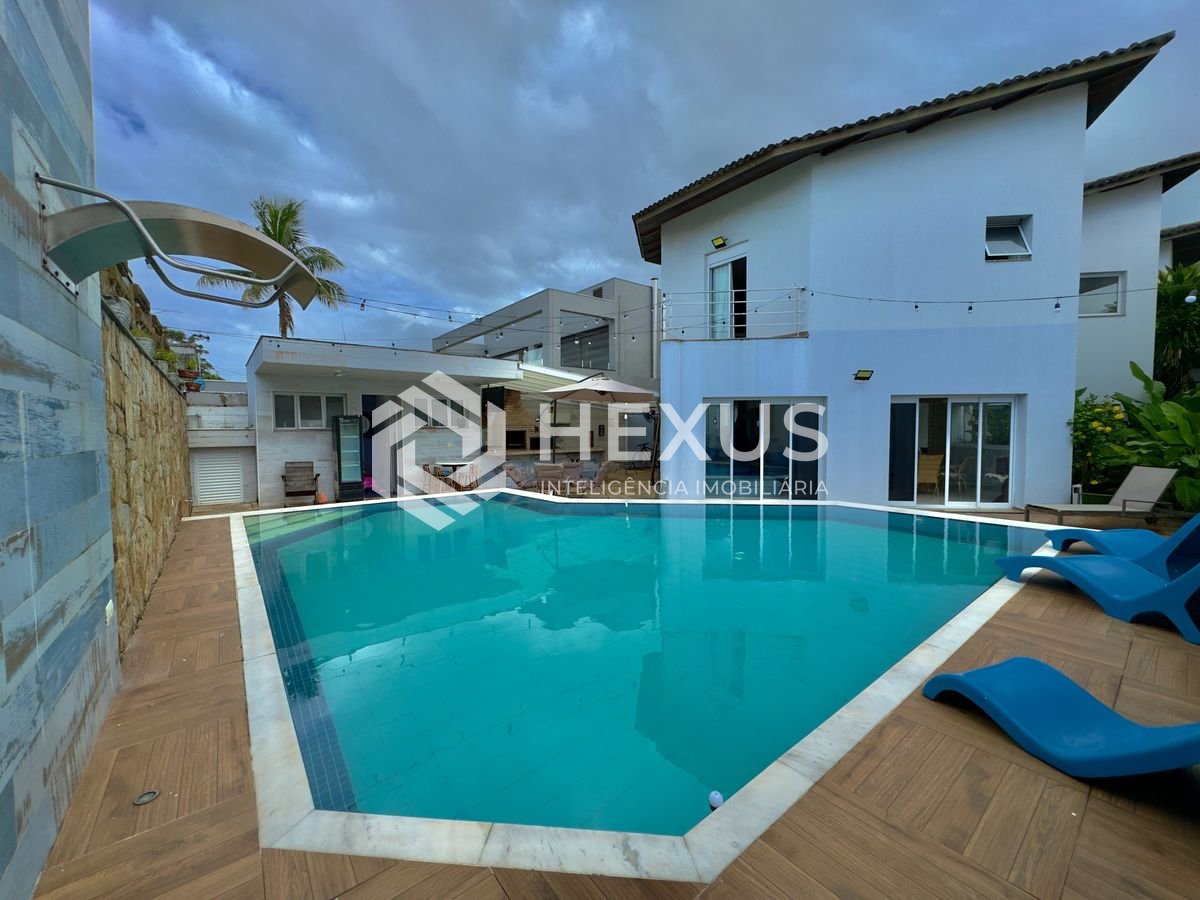 Foto 2 de Casa reformada com piscina e área gourmet no Condomínio Jardim Acapulco, Guaruja