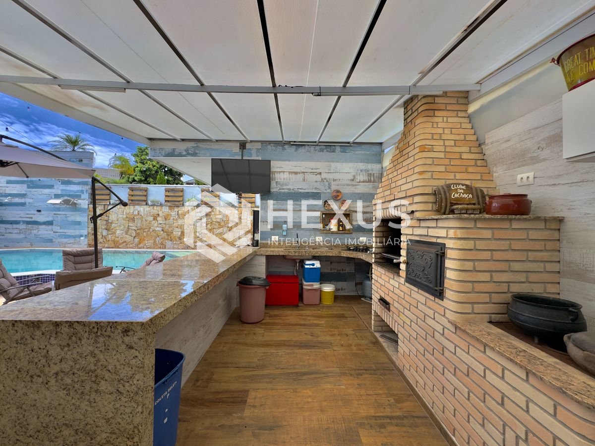 Foto 3 de Casa reformada com piscina e área gourmet no Condomínio Jardim Acapulco, Guaruja
