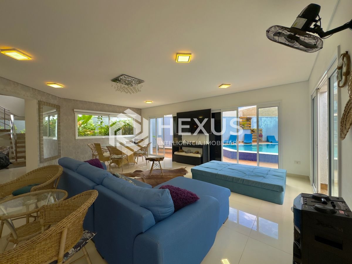 Foto 5 de Casa reformada com piscina e área gourmet no Condomínio Jardim Acapulco, Guaruja