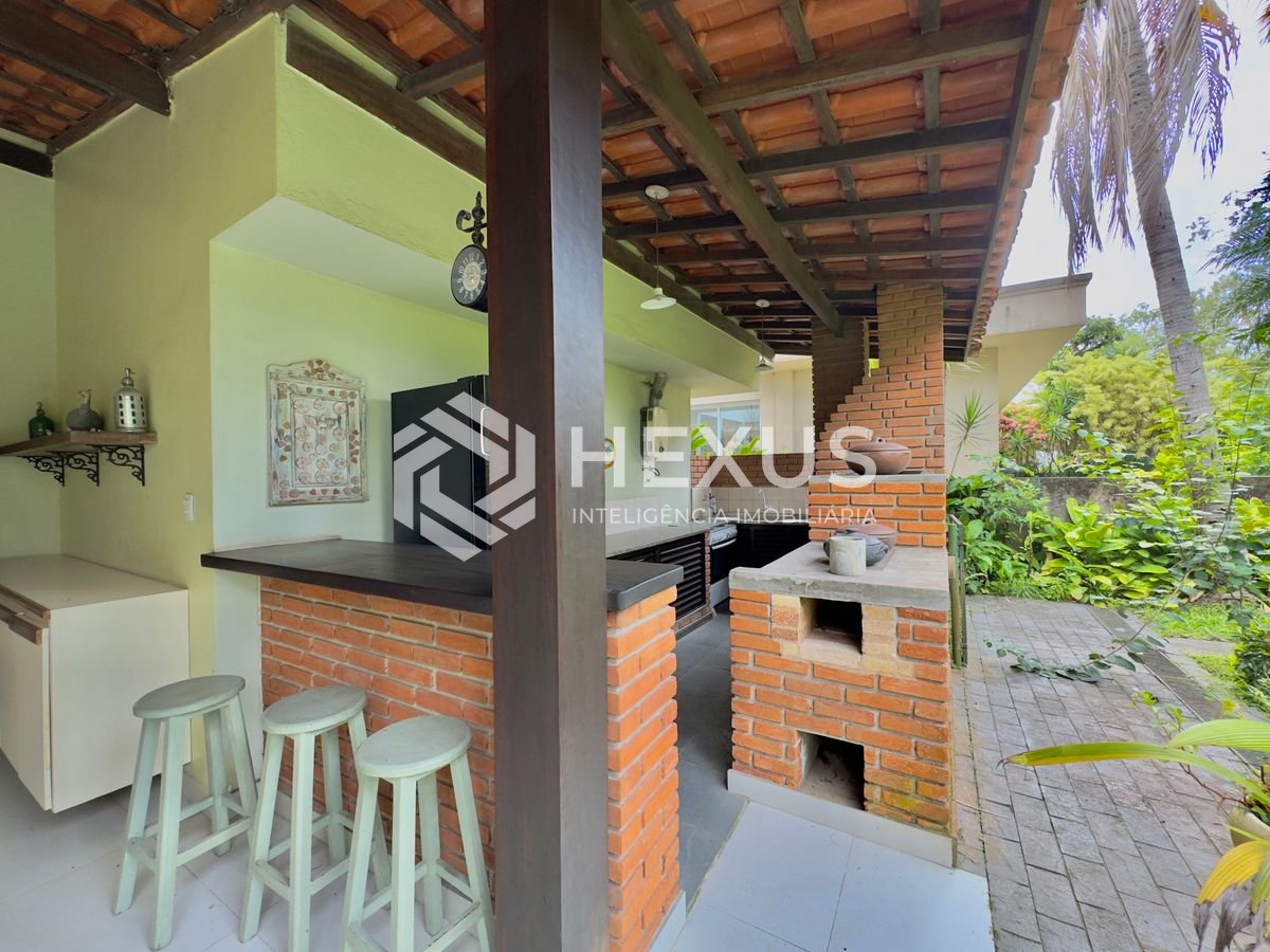Foto 3 de Casa Charmosa com Espaço Gourmet e Muito Verde no Condomínio Granville, Guaruja