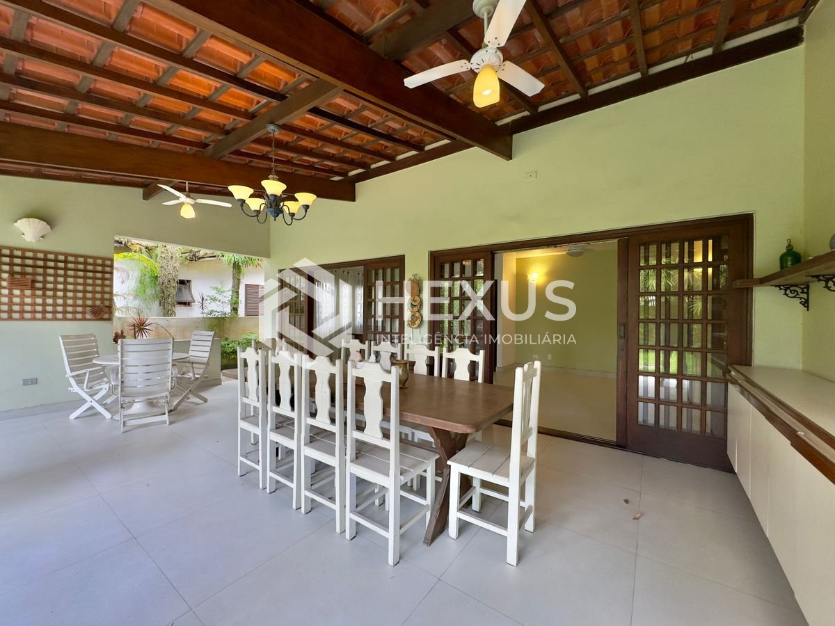 Foto 4 de Casa Charmosa com Espaço Gourmet e Muito Verde no Condomínio Granville, Guaruja