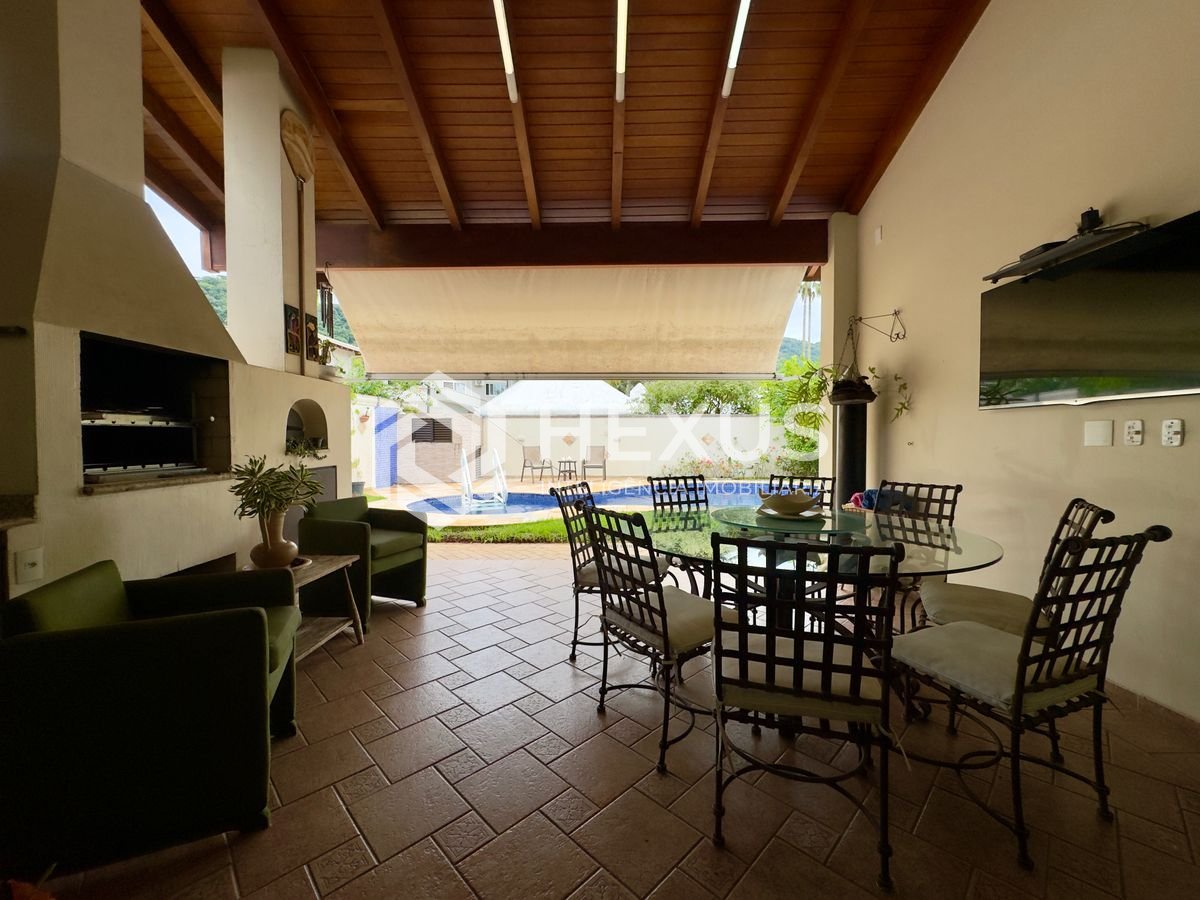 Foto 3 de Casa reformada com varanda piscina e área gourmet no Granville a 700m da praia na Enseada, Guarujá
