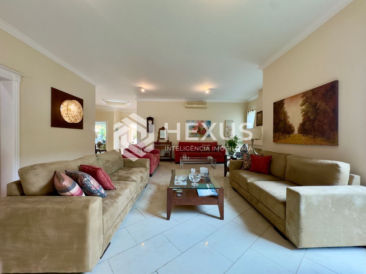 Foto 4 de Casa reformada com varanda piscina e área gourmet no Granville a 700m da praia na Enseada, Guarujá