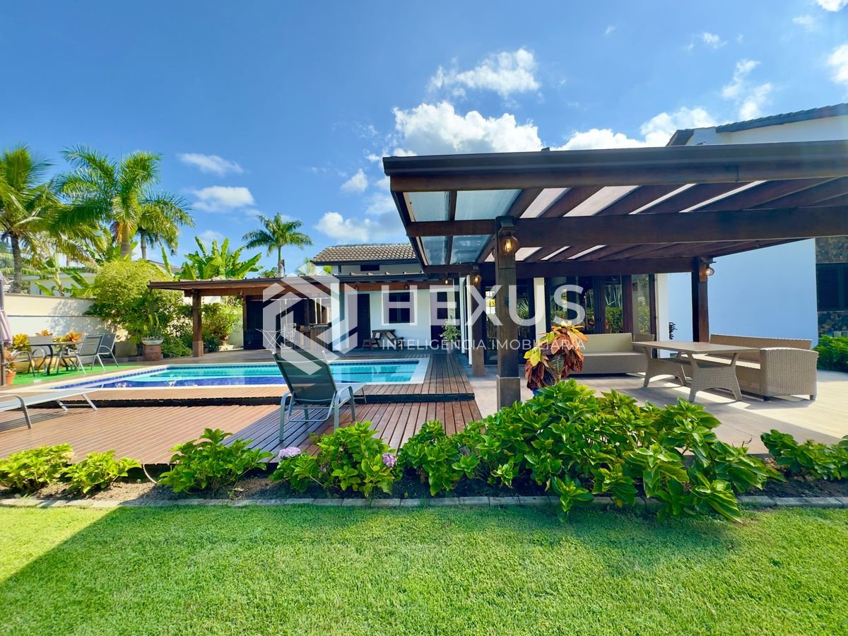 Foto 5 de Casa reformada com piscina e área gourmet no Jardim Pernambuco I, Guarujá