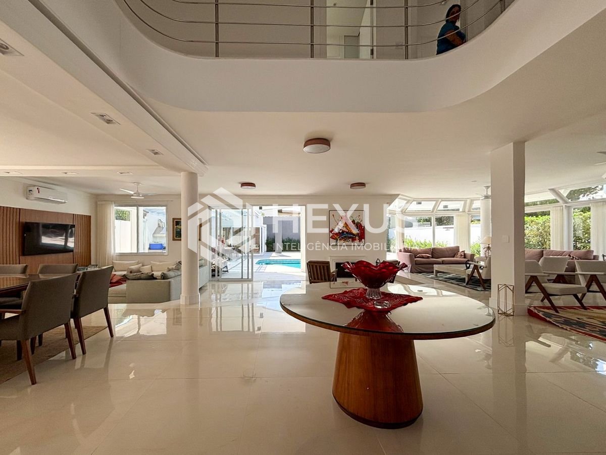 Foto 4 de Casa de alto padrão com varanda piscina e lazer no Jardim Acapulco, Guarujá