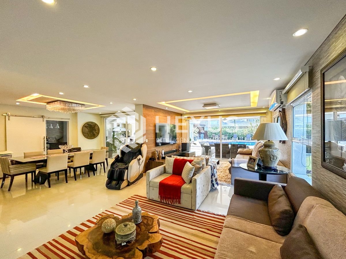 Foto 4 de Casa reformada com varanda piscina e área gourmet no Granville na Enseada, Guarujá