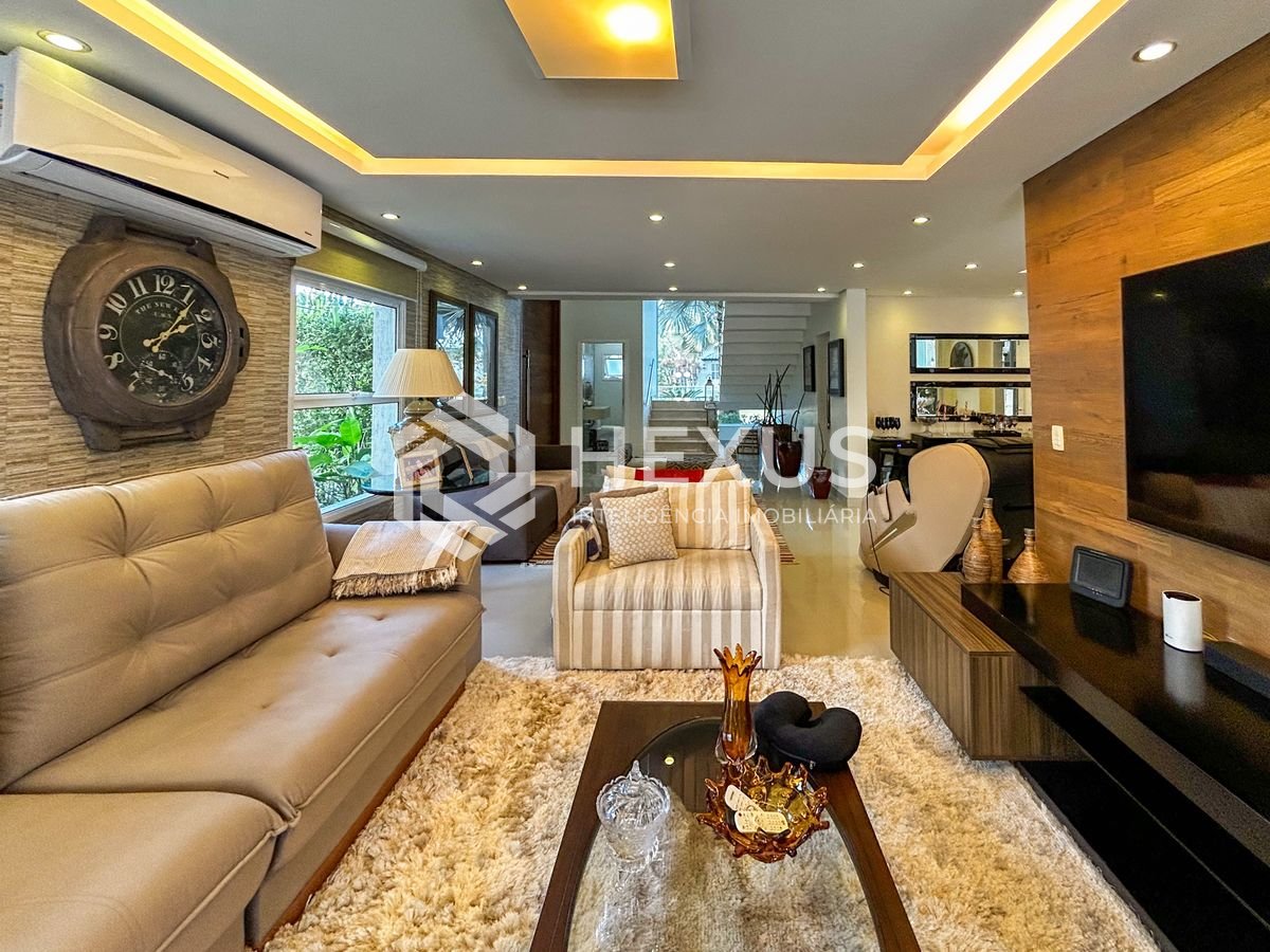 Foto 5 de Casa reformada com varanda piscina e área gourmet no Granville na Enseada, Guarujá