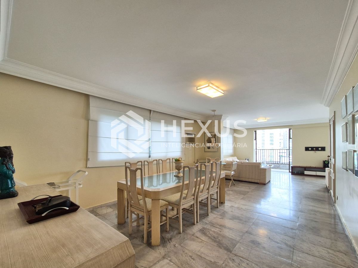 Foto 4 de Apartamento com varanda vista mar a 1 quadra da praia nas Pitangueiras, Guarujá