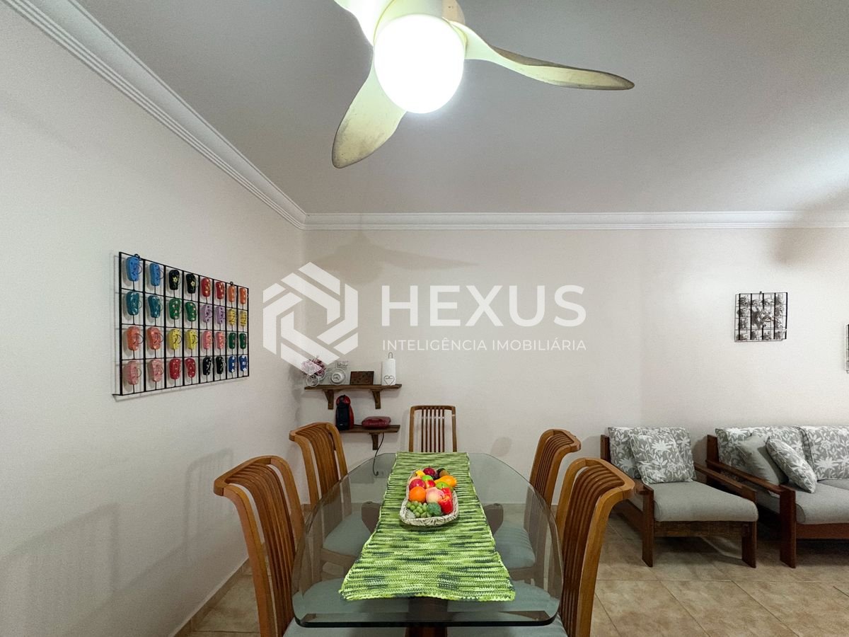 Foto 4 de Apartamento com varanda e lazer a 300m da praia na Enseada, Guarujá