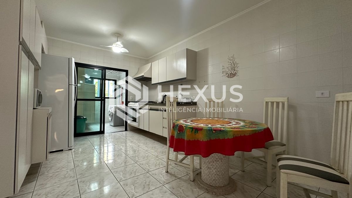 Foto 5 de Apartamento reformado e lazer a 300m da praia na região da Brunella na Enseada, Guarujá