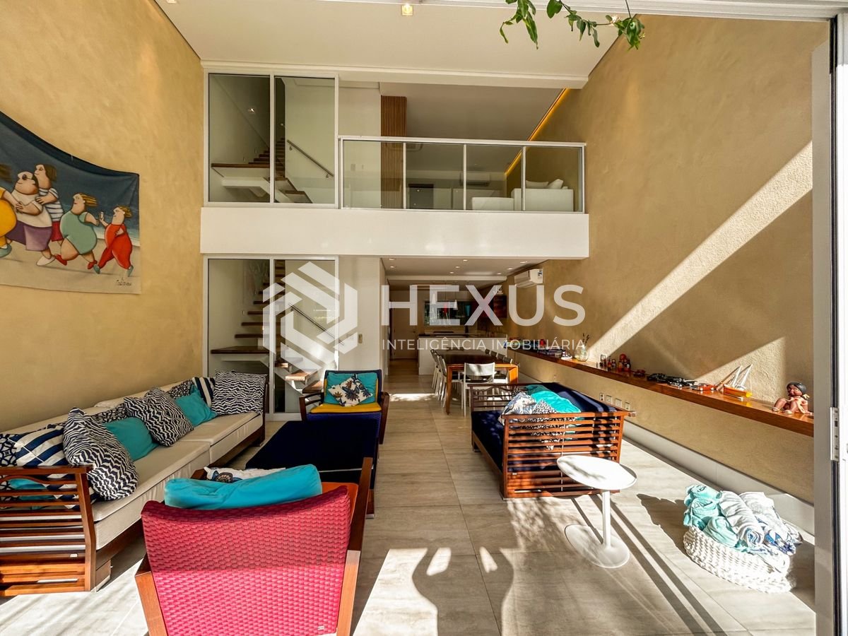 Foto 4 de Casa reformada frente mar com varanda vista mar e lazer no Pernambuco, Guarujá