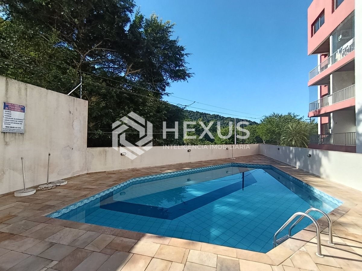 Foto 3 de Apartamento reformado com varanda e lazer a 300m da praia na região do Tortugas na Enseada, Guarujá