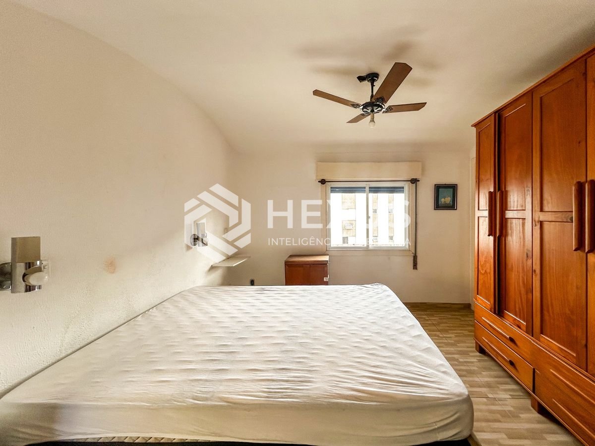 Foto 4 de Apartamento com varanda e lazer a 350m da praia na Enseada, Guarujá