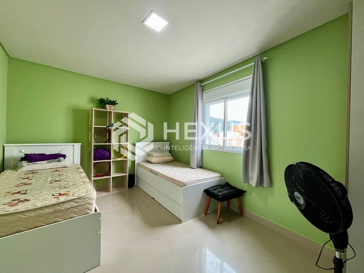 Foto 4 de Cobertura duplex com piscina e churrasqueira em prédio novo na quadra mar da Praia das Pitangueiras, Guaruja