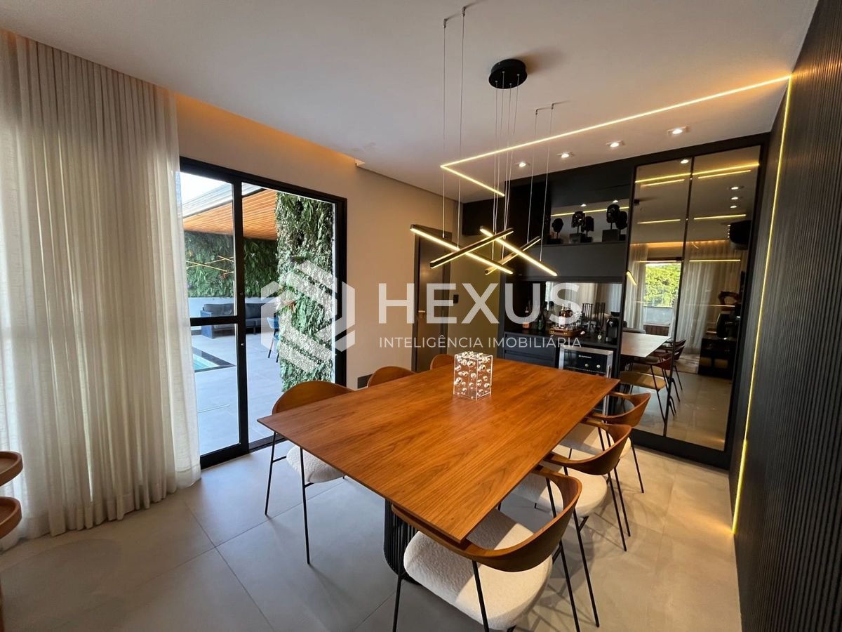 Foto 4 de Cobertura de alto luxo com piscina e churrasqueira na Praia das Pitangueiras, Guaruja