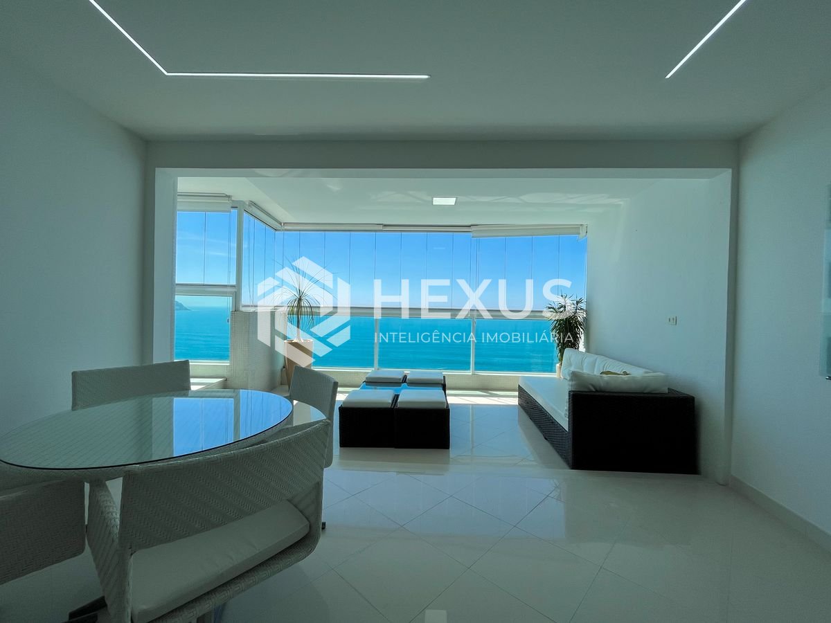 Foto 5 de Cobertura de alto padrão frente mar com piscina e área gourmet na Praia das Pitangueiras, Guaruja
