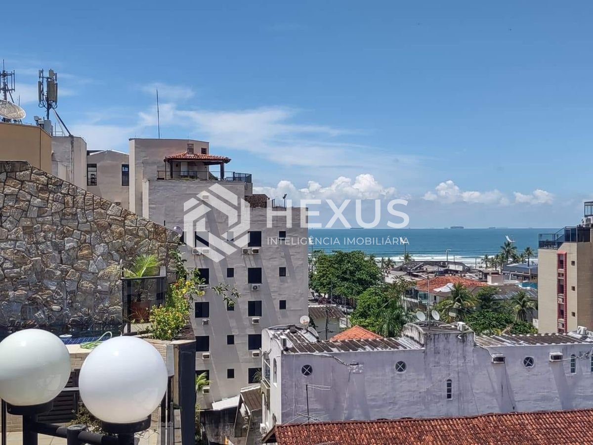 Foto 2 de Cobertura duplex reformada com varanda vista mar e lazer na Praia da Enseada, Guaruja