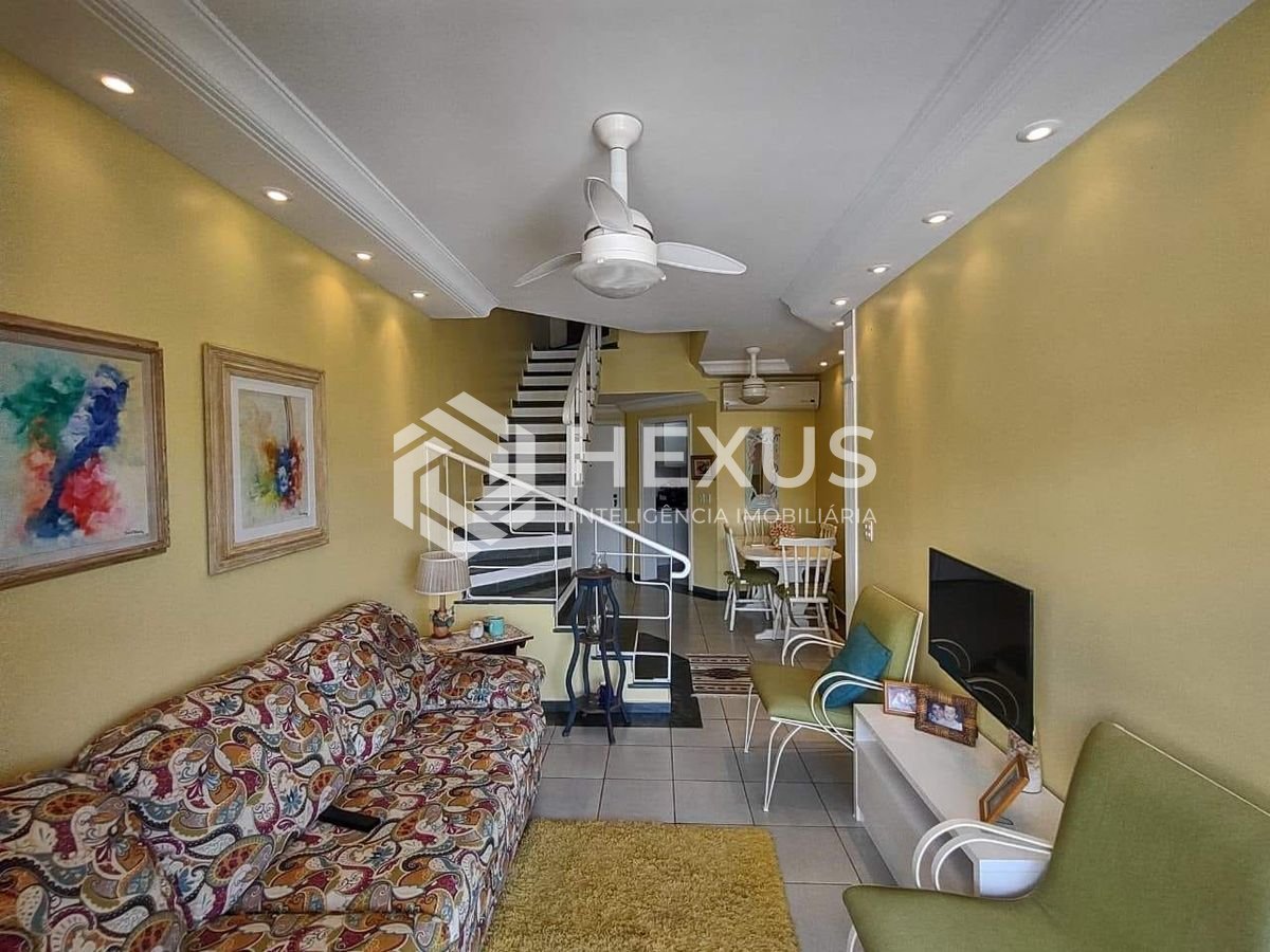 Foto 3 de Cobertura duplex reformada com varanda vista mar e lazer na Praia da Enseada, Guaruja