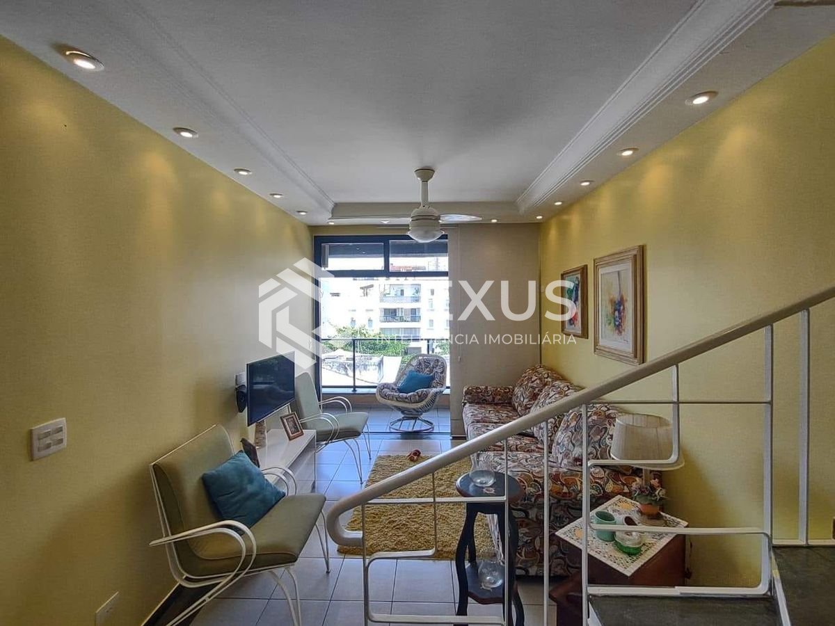 Foto 4 de Cobertura duplex reformada com varanda vista mar e lazer na Praia da Enseada, Guaruja