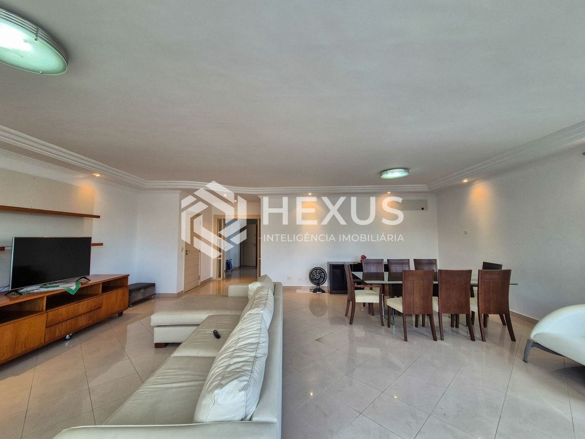 Foto 2 de Apartamento reformado com varanda e lazer nas Pitangueiras, Guarujá