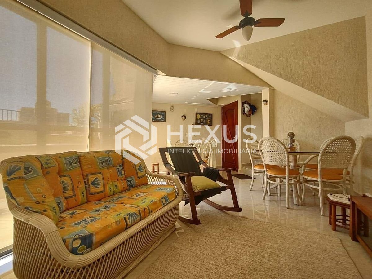 Foto 4 de Cobertura Triplex reformada com varanda e lazer na Enseada, Guarujá