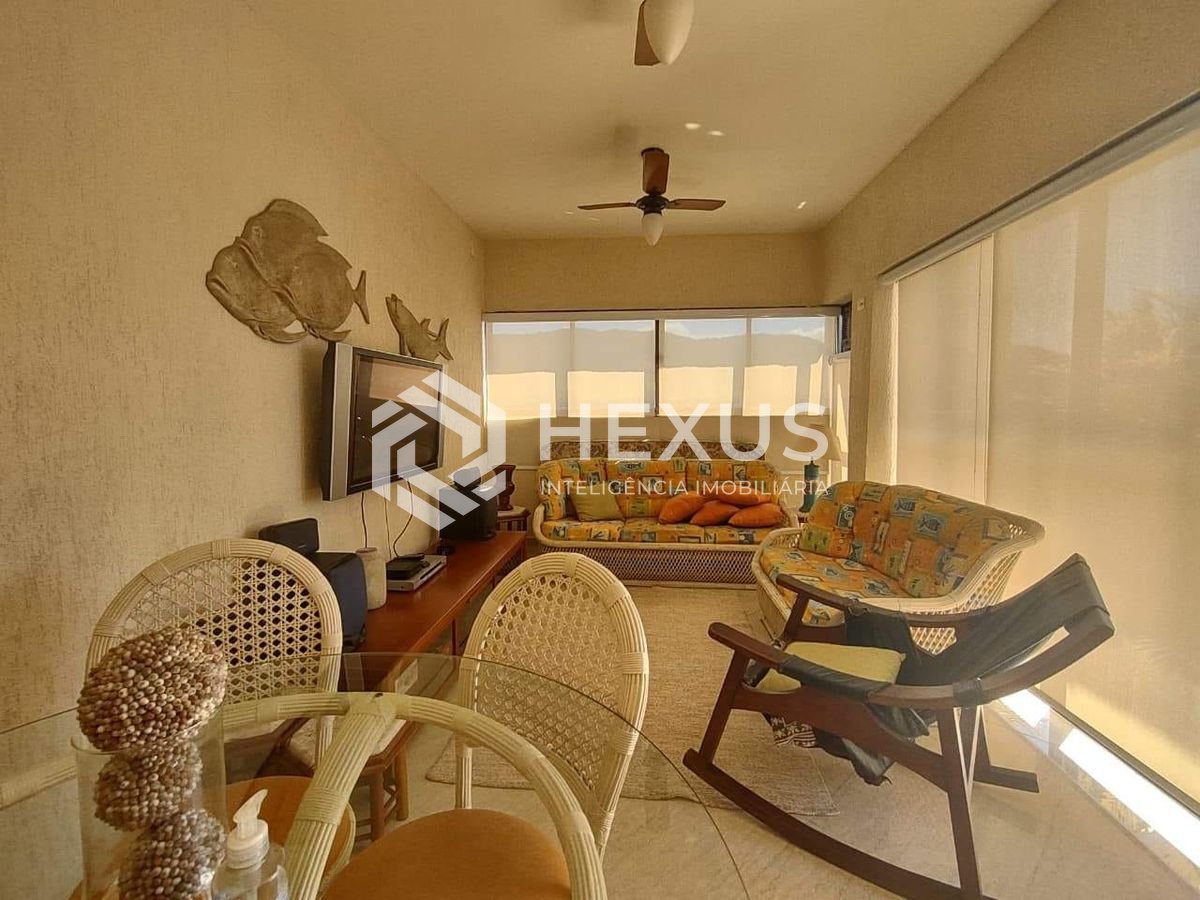 Foto 5 de Cobertura Triplex reformada com varanda e lazer na Enseada, Guarujá