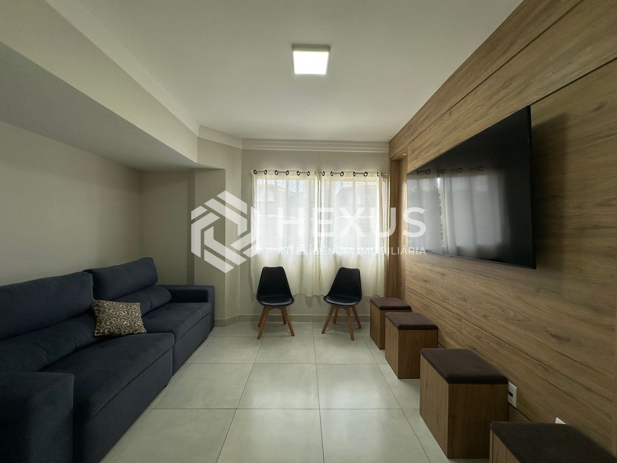 Foto 3 de Cobertura Duplex reformada com varanda a 500m da praia na Enseada, Guarujá