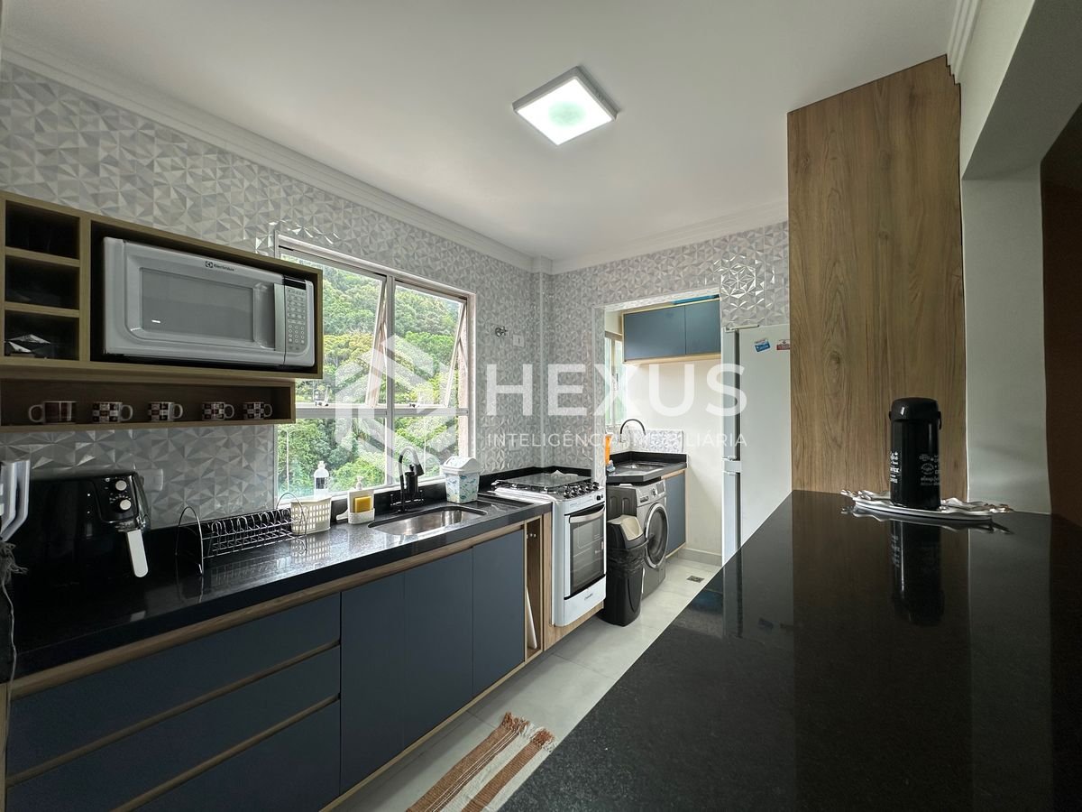 Foto 5 de Cobertura Duplex reformada com varanda a 500m da praia na Enseada, Guarujá