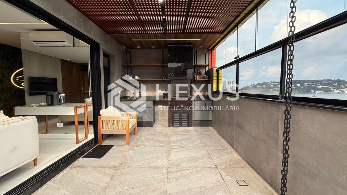 Foto 3 de Cobertura Duplex reformada com varanda vista mar e lazer a 400m da praia na Enseada, Guarujá