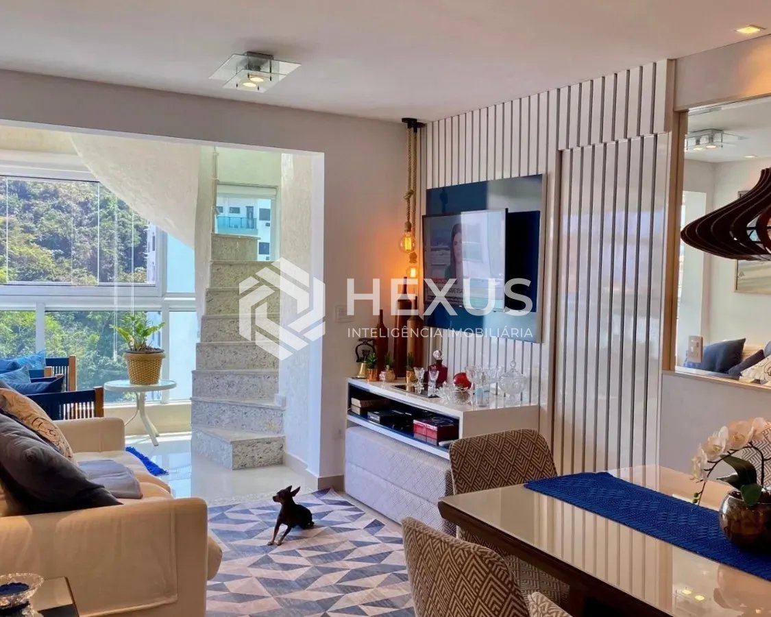 Foto 4 de Cobertura Duplex reformado com varanda e lazer a 100m da praia nas Pitangueiras, Guarujá