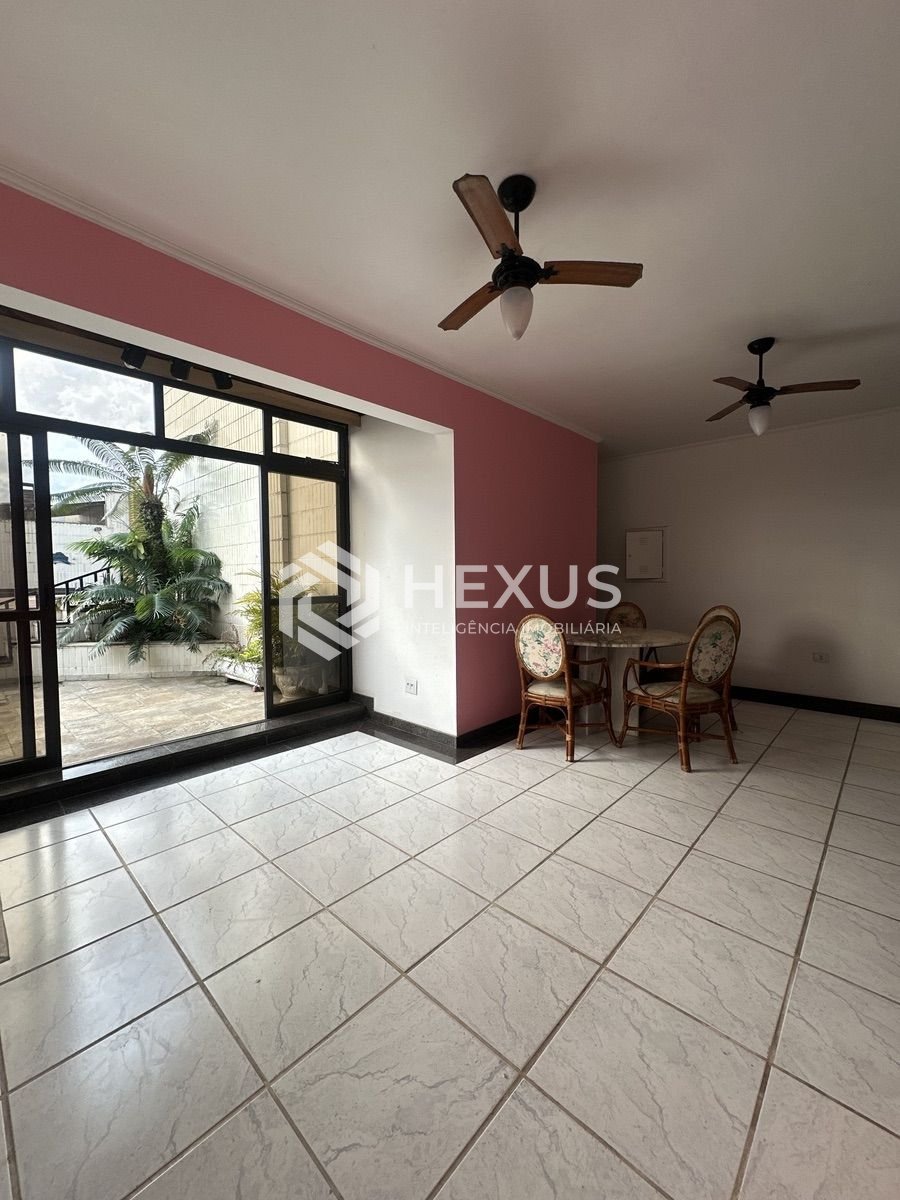Foto 3 de Cobertura Penthouse com varanda e lazer a 800m da praia na Enseada, Guarujá