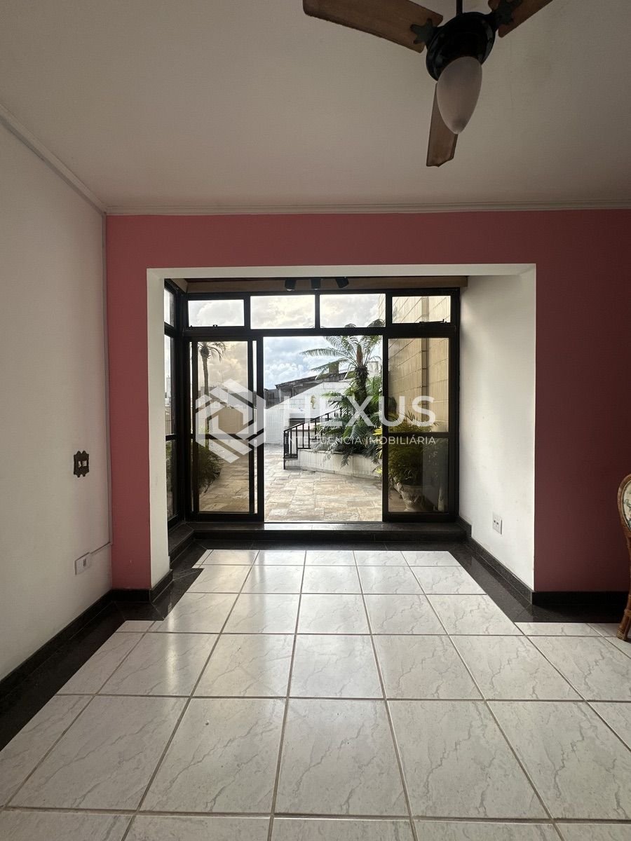 Foto 5 de Cobertura Penthouse com varanda e lazer a 800m da praia na Enseada, Guarujá
