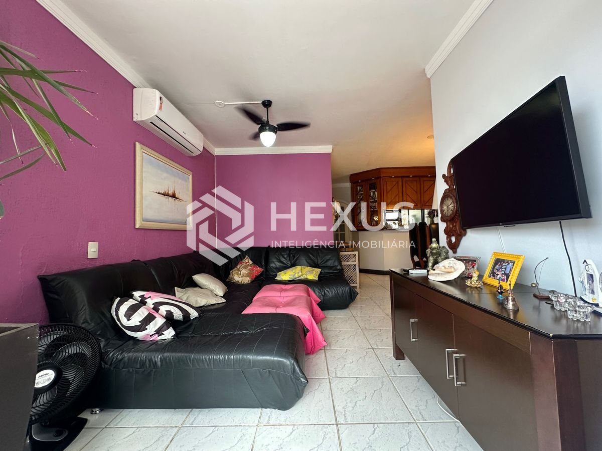 Foto 4 de Cobertura Penthouse com varanda e lazer a 500m da praia na Enseada, Guarujá