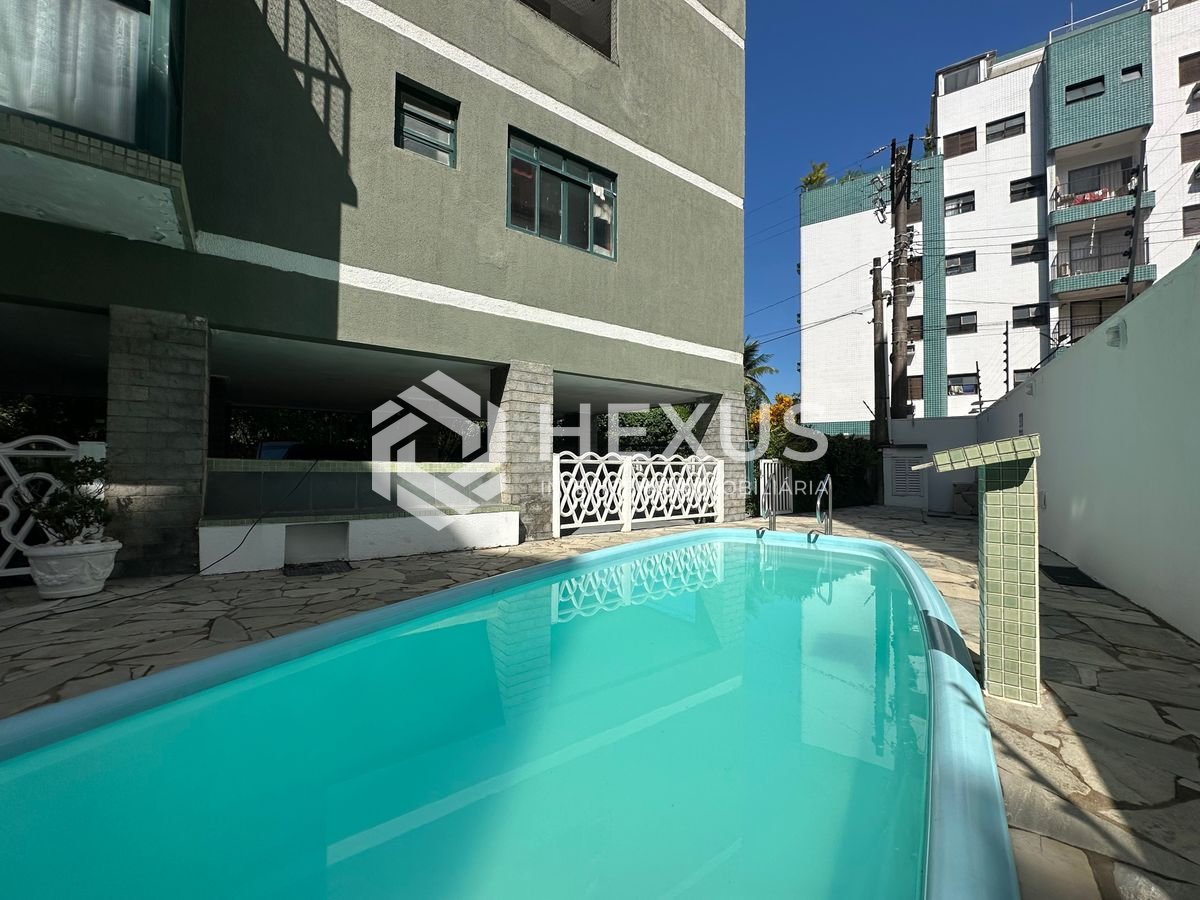 Foto 2 de Cobertura Duplex reformado com varanda e lazer a 300m da praia na Enseada, Guarujá