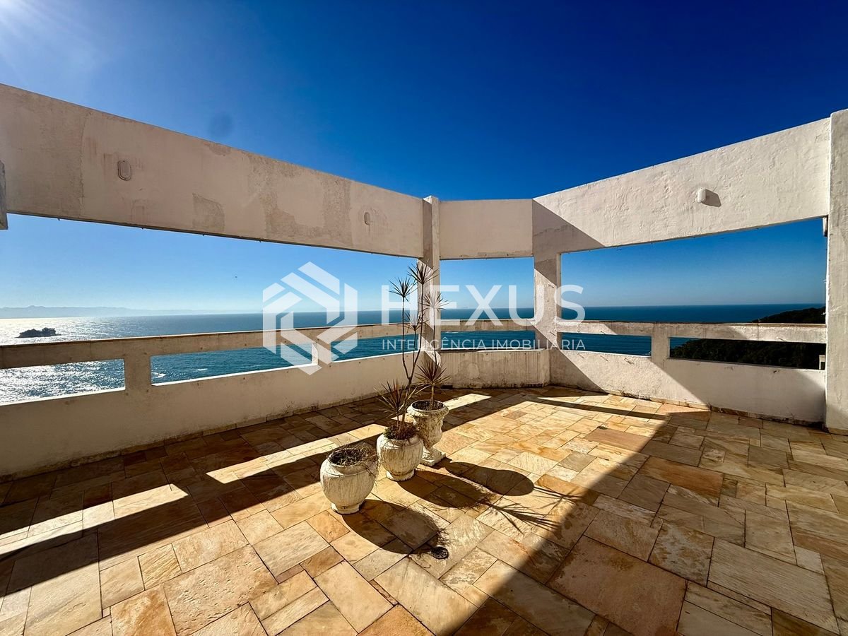 Foto 5 de Cobertura Triplex reformada com varanda vista mar e lazer na beira mar no Morro Sorocotuba na Enseada, Guarujá