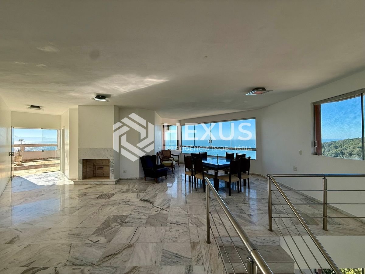 Foto 4 de Cobertura Triplex reformada com varanda vista mar e lazer na beira mar no Morro Sorocotuba na Enseada, Guarujá