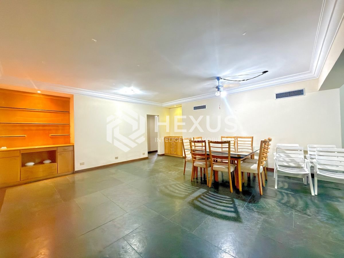 Foto 4 de Apartamento reformado com varanda e lazer na região da Barra Funda nas Pitangueiras, Guarujá