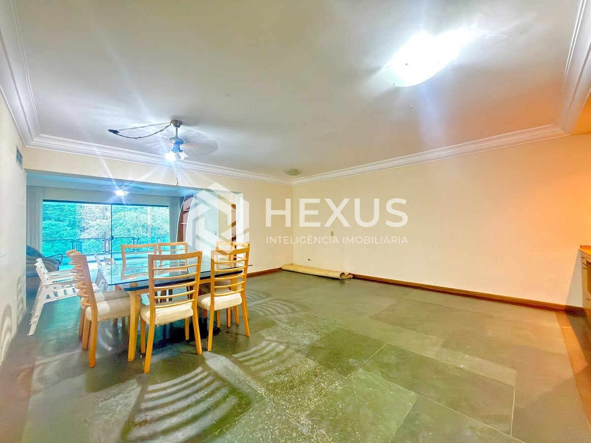 Foto 2 de Apartamento reformado com varanda e lazer na região da Barra Funda nas Pitangueiras, Guarujá
