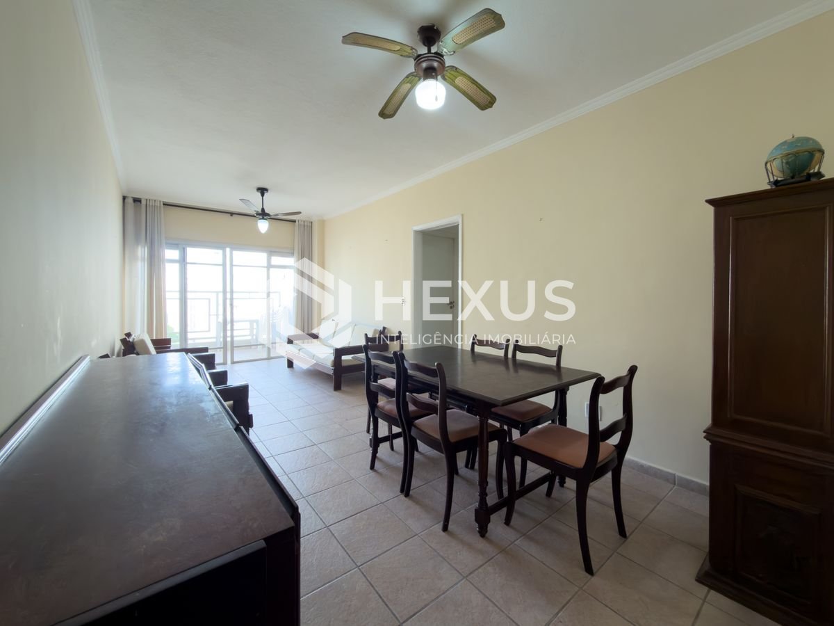 Apartamento com varanda e lazer a 100m da praia nas Pitangueiras, Guarujá